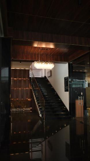 the 33rd executive suites