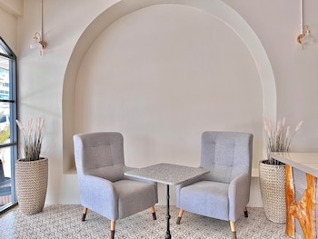 Trat Hometown,,0 star