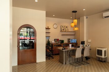 Trat Hometown,,0 star