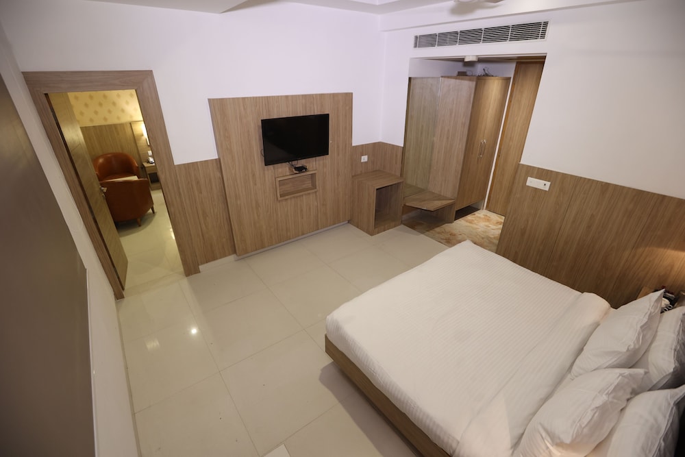 the elevate hotel