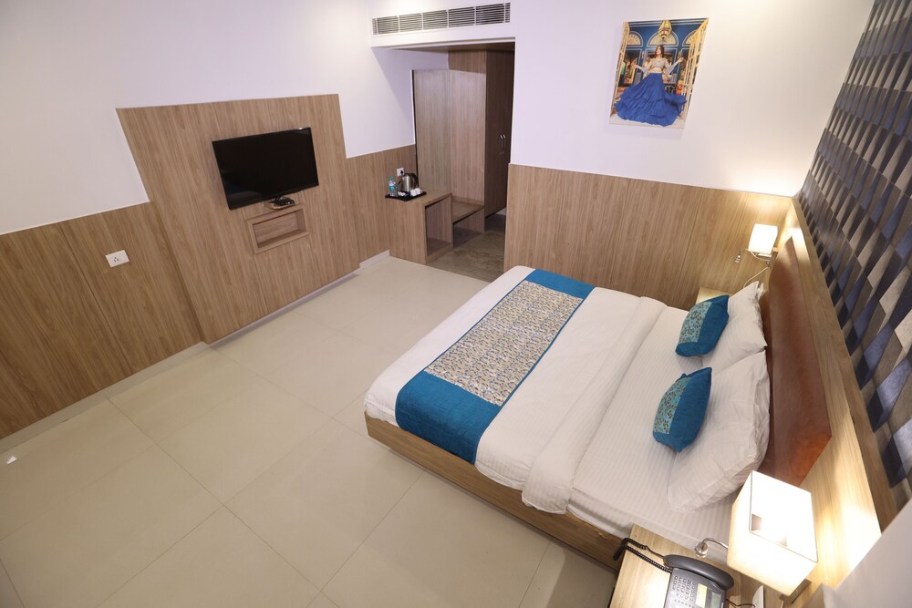the elevate hotel