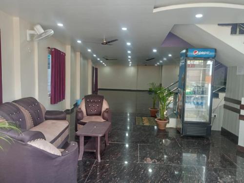 Hotel Regal Heights,,2 star