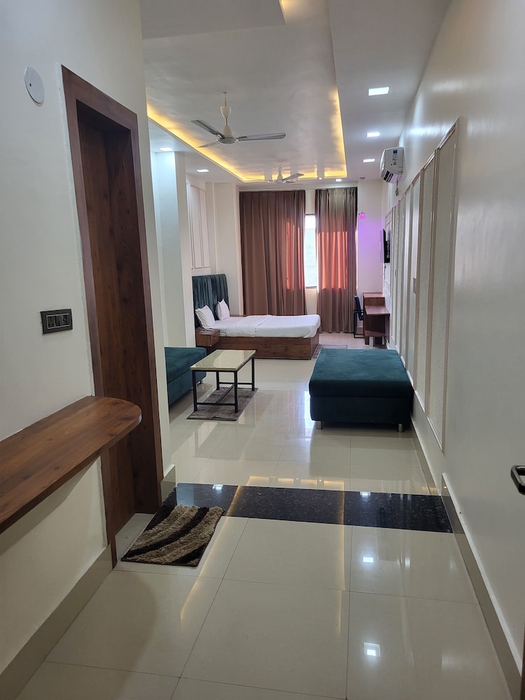 hotel mg kitchen and banquet