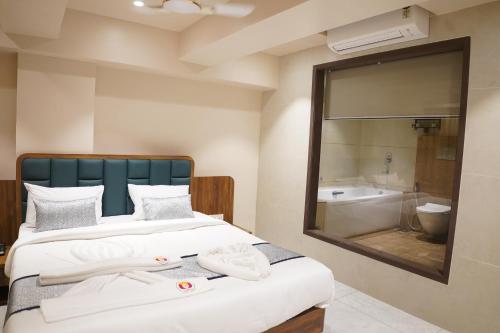 Hotel Status Inn,,2 star