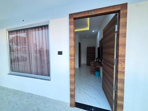 Hotel Omkar Palace,,2 star