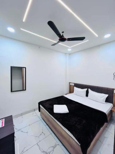 Hotel In Naimisharanya,,2 star