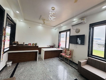 Paras Resort,,3 star