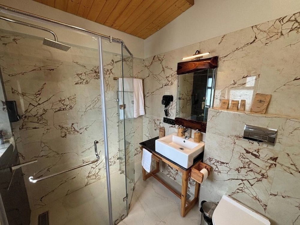 vanhills luxury home stay in jim corbett