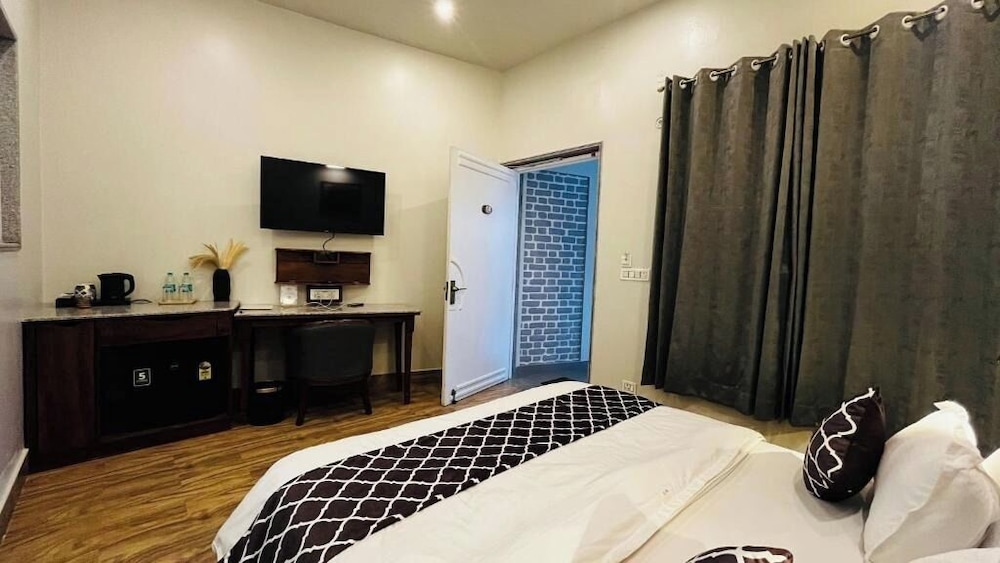 vanhills luxury home stay in jim corbett