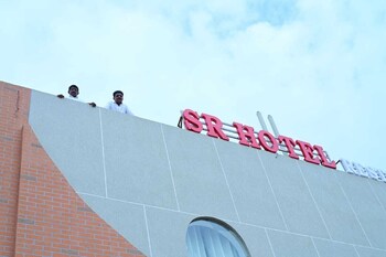 sr hotel restaurant and cafe