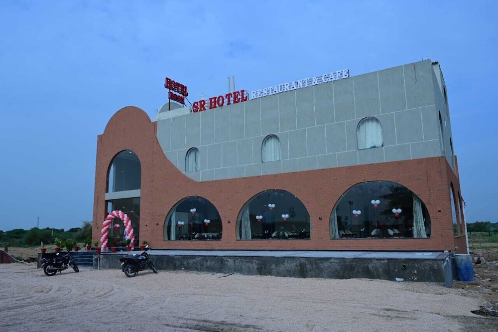 sr hotel restaurant and cafe
