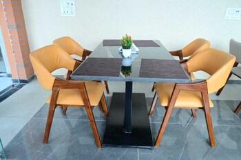 sr hotel restaurant and cafe