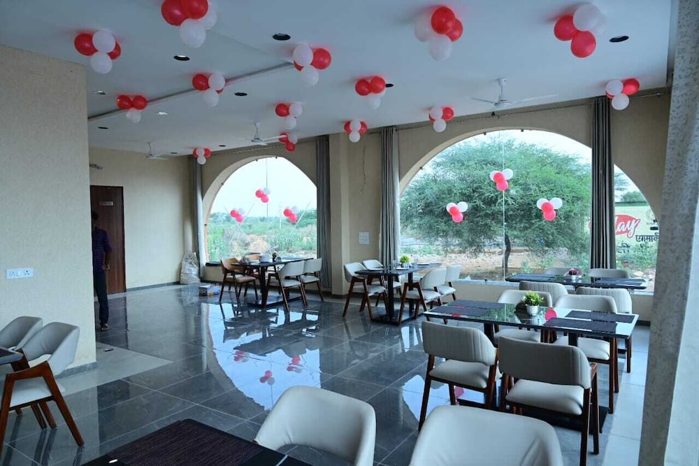 sr hotel restaurant and cafe