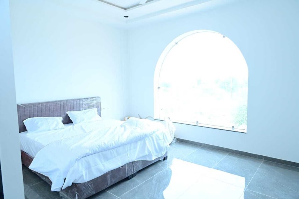 sr hotel restaurant and cafe