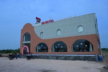 sr hotel restaurant and cafe