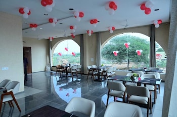 sr hotel restaurant and cafe