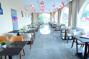 sr hotel restaurant and cafe