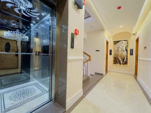 Royale Heritage,,2 star