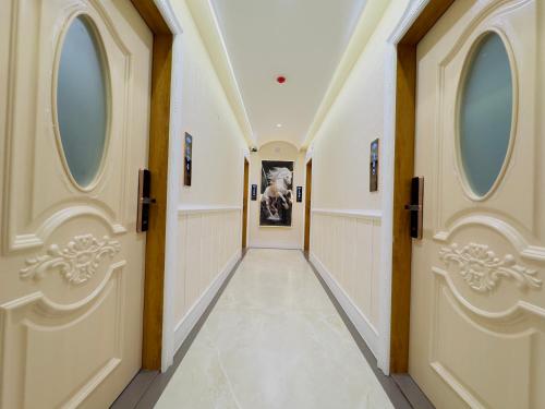 Royale Heritage,,2 star