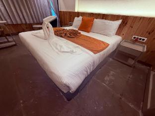 ikonic hotel bhushi dam lonavala