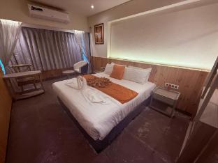 ikonic hotel bhushi dam lonavala