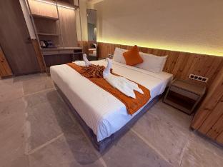 ikonic hotel bhushi dam lonavala