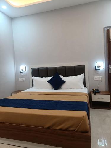 Hotel Kamboj,,2 star