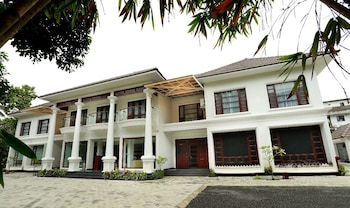 zodiac heritage hotel