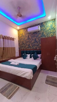 maa vaishnavi guest house