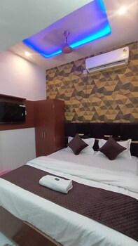 maa vaishnavi guest house