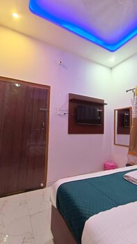 maa vaishnavi guest house