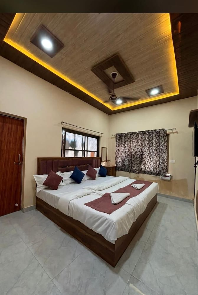 maa vaishnavi guest house