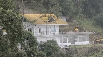 vinayaka inn sittong