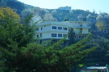 hotel mandakini palace