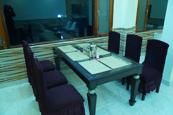 hotel mandakini palace