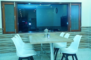 hotel mandakini palace