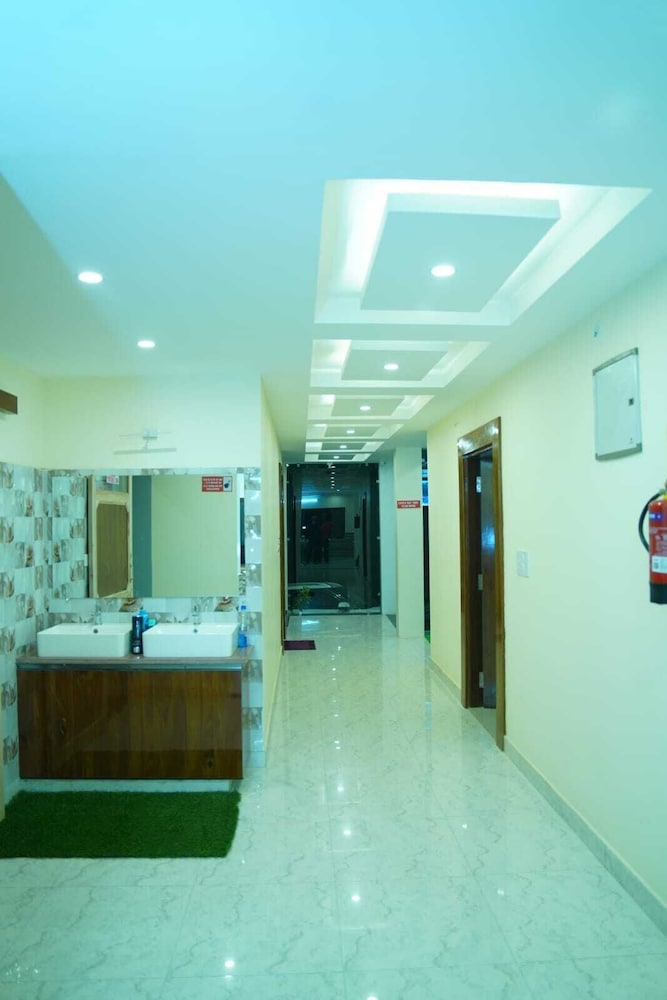 hotel mandakini palace