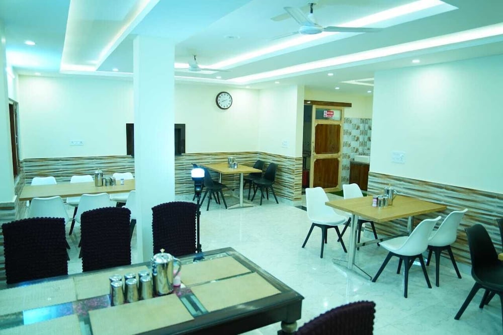 hotel mandakini palace