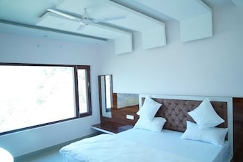 hotel mandakini palace