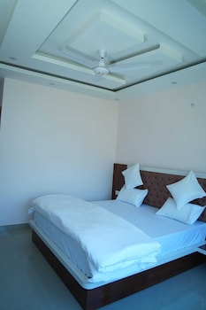 hotel mandakini palace