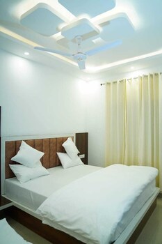 hotel mandakini palace