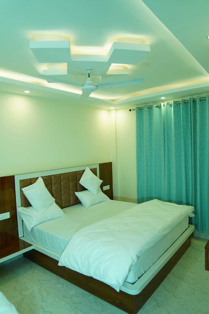 hotel mandakini palace