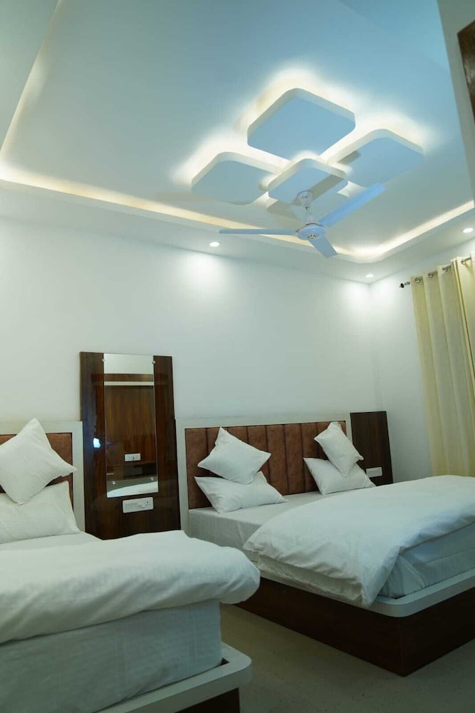 hotel mandakini palace