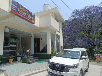 hotel mandakini palace