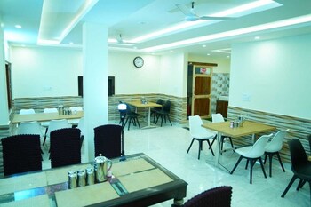 hotel mandakini palace