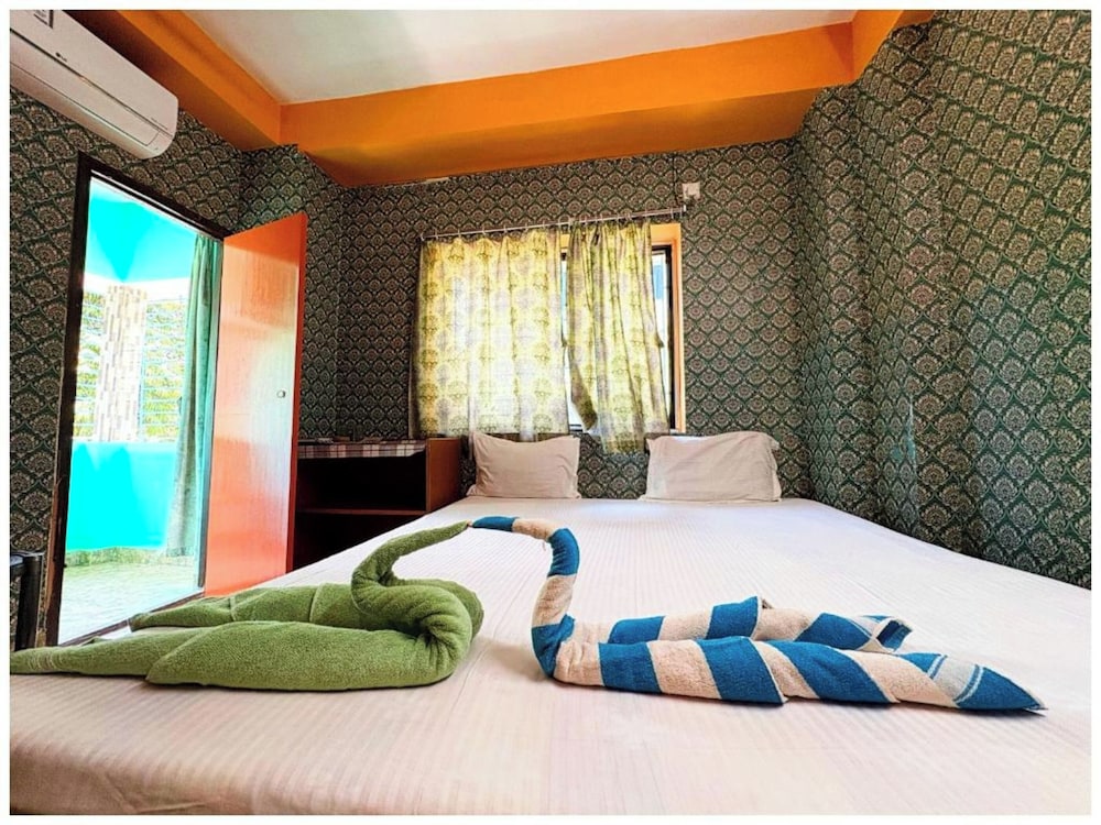 hotel debopriyaaa digha