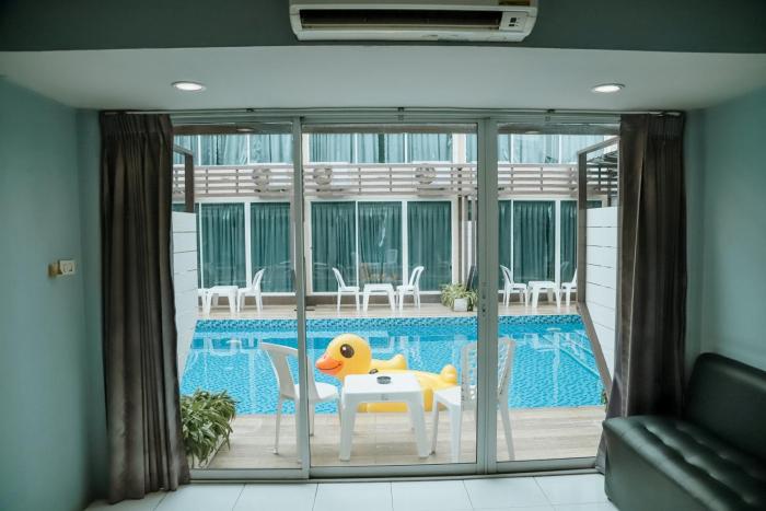 full stop pool villa don mueang