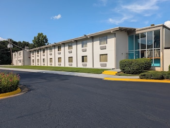 forsyth inn and suites