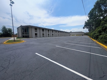 forsyth inn and suites