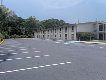 forsyth inn and suites